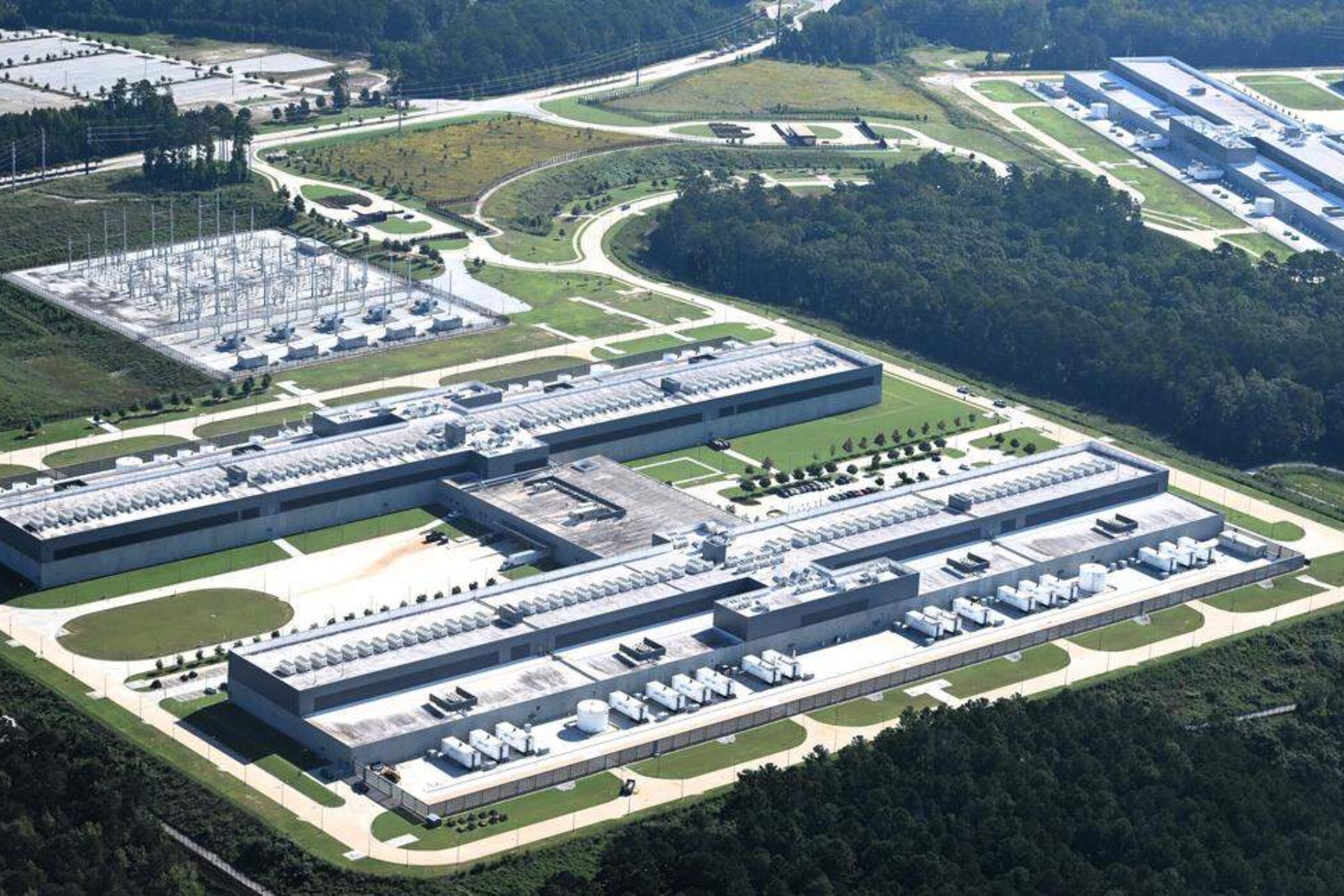 Meta Data Center Allegedly Turned a Georgia Town's Tap Water Brown — AOC Brought the Jars to Congress